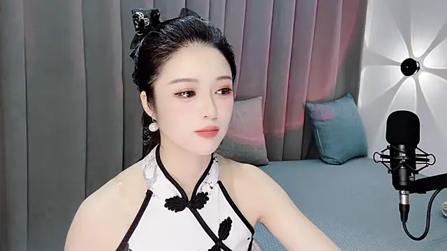 Snapshot of Momo-Wow chatting on 06.13.26 Momo-Wow online show from 06.13.26