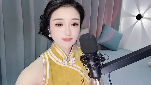 Snapshot of Momo-Wow chatting on 06.14.26 Momo-Wow online show from 06.14.26