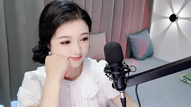 Snapshot of Momo-Wow chatting on 06.21.26 Momo-Wow online show from 06.21.26