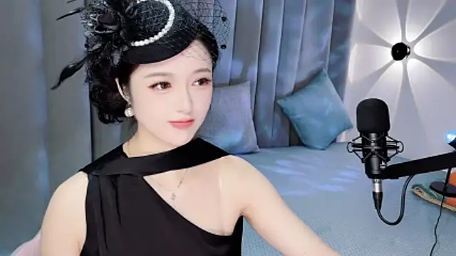 Snapshot of Momo-Wow chatting on 06.25.26 Momo-Wow online show from 06.25.26