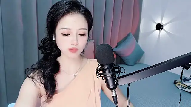 Snapshot of Momo-Wow chatting on 07.14.26 Momo-Wow online show from 07.14.26