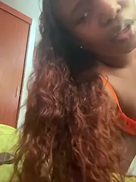 Snapshot of Dulceyesi chatting on 06.16.26 Dulceyesi online show from 06.16.26