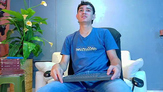 Snapshot of aalejo_gray chatting on 06.02.26 aalejo gray online show from 06.02.26
