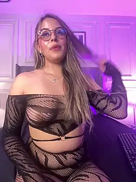 Snapshot of SunnyLuxxx chatting on 07.04.26 SunnyLuxxx online show from 07.04.26