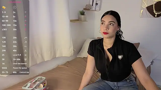 Snapshot of Maddy_Fox99 chatting on 06.15.26 Maddy Fox99 online show from 06.15.26