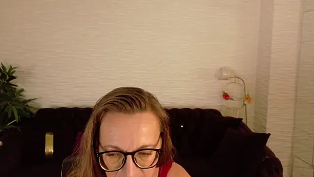 Snapshot of SiennaShinee chatting on 07.19.26 SiennaShinee online show from 07.19.26