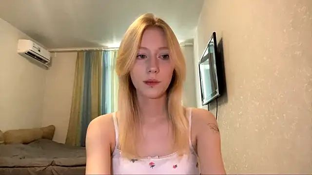 Snapshot of BossedFrog chatting on 07.12.26 BossedFrog online show from 07.12.26