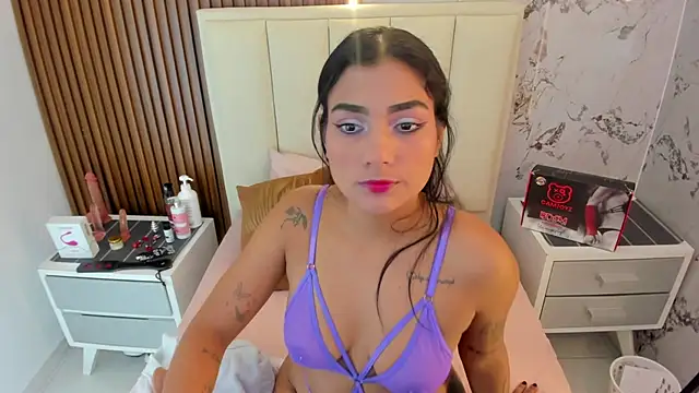 Snapshot of NINAMARTINS chatting on 06.26.26 NINAMARTINS online show from 06.26.26