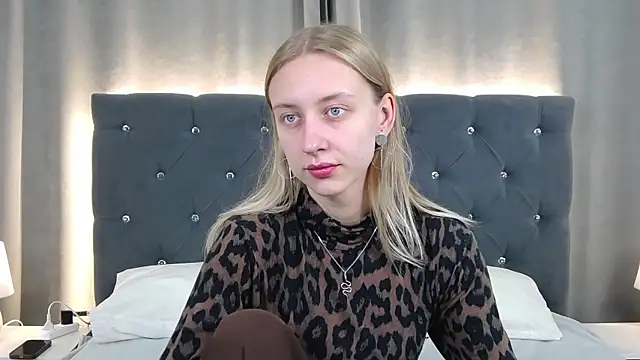 Snapshot of LirienVexx chatting on 06.18.26 LirienVexx online show from 06.18.26