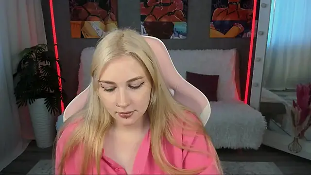 Snapshot of AmaliaWinslet chatting on 06.18.26 AmaliaWinslet online show from 06.18.26