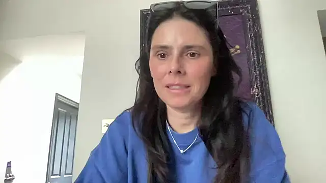 Snapshot of JadeLucy chatting on 06.05.26 JadeLucy online show from 06.05.26