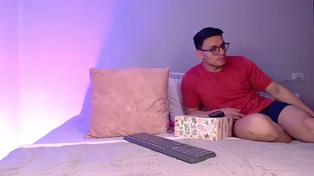 Snapshot of Missellis_ chatting on 06.18.26 Missellis online show from 06.18.26