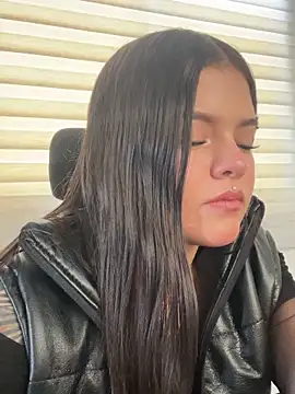 Snapshot of Camila_Duarte_2 chatting on 06.19.26 Camila Duarte 2 online show from 06.19.26