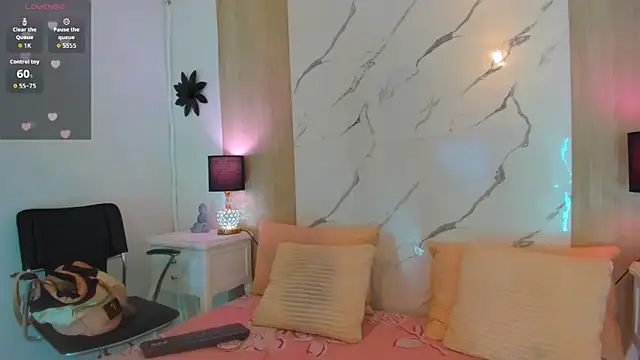 Snapshot of DanniValencia chatting on 06.19.26 DanniValencia online show from 06.19.26