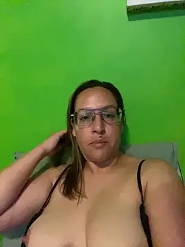Snapshot of lindsyb chatting on 06.04.26 lindsyb online show from 06.04.26