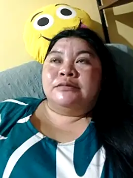 Snapshot of sweetchubbypinayx chatting on 06.11.26 sweetchubbypinayx online show from 06.11.26