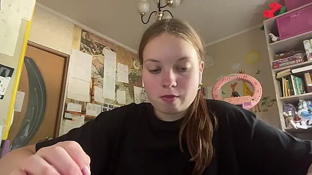 Snapshot of Aileyn chatting on 07.14.26 Aileyn online show from 07.14.26