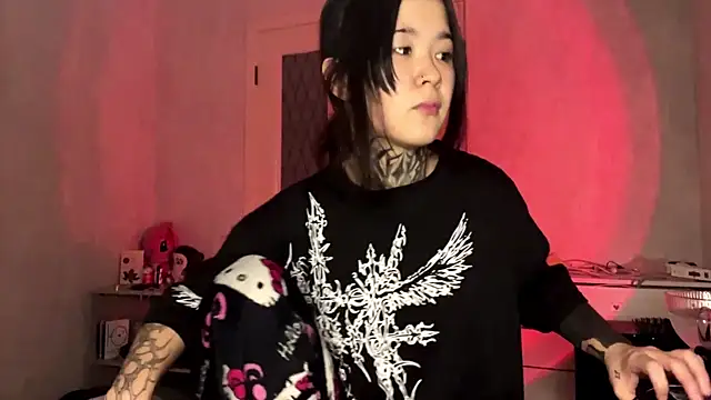 Snapshot of staryrose chatting on 06.19.26 staryrose online show from 06.19.26