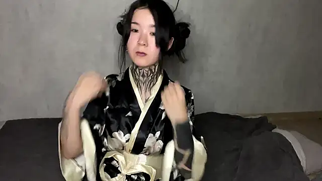Snapshot of staryrose chatting on 06.26.26 staryrose online show from 06.26.26