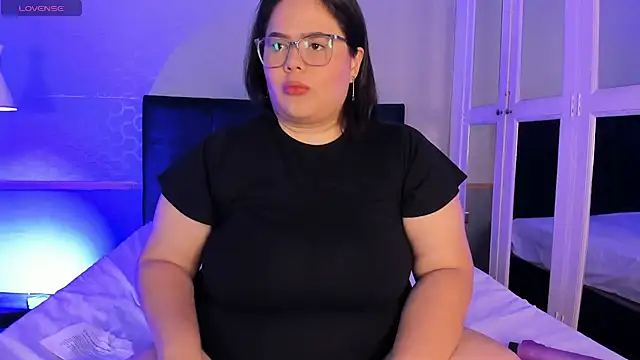 Snapshot of Nyra_Moon chatting on 06.19.26 Nyra Moon online show from 06.19.26