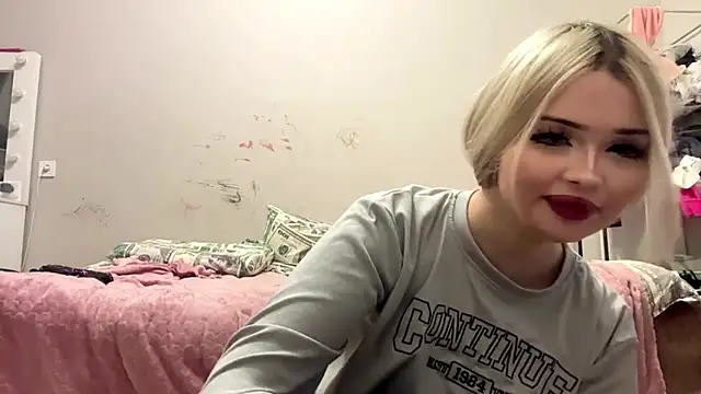 Snapshot of moonluv33 chatting on 06.12.26 moonluv33 online show from 06.12.26
