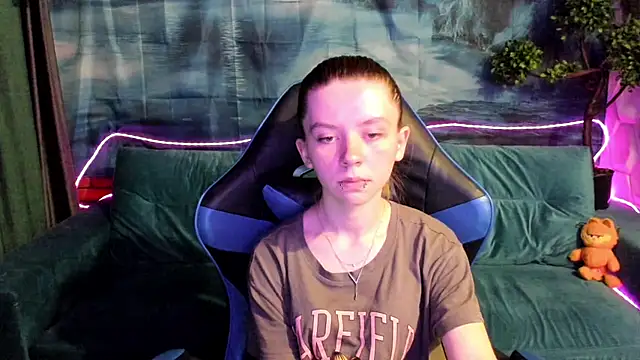 CarolInWonderland online show from 06.25.26