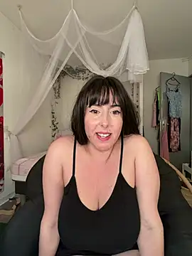 Snapshot of juliee1979 chatting on 06.25.26 juliee1979 online show from 06.25.26