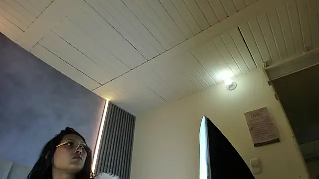 Snapshot of LunaAura chatting on 07.25.26 LunaAura online show from 07.25.26