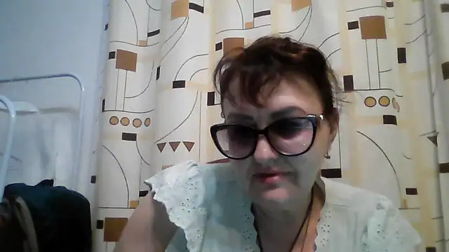 Snapshot of ErikaXShine chatting on 06.12.26 ErikaXShine online show from 06.12.26