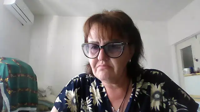 Snapshot of ErikaXShine chatting on 06.23.26 ErikaXShine online show from 06.23.26