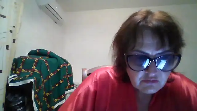 Snapshot of ErikaXShine chatting on 06.26.26 ErikaXShine online show from 06.26.26