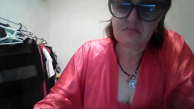 Snapshot of ErikaXShine chatting on 07.25.26 ErikaXShine online show from 07.25.26
