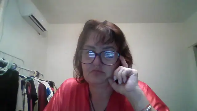 Snapshot of ErikaXShine chatting on 08.01.26 ErikaXShine online show from 08.01.26