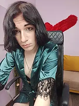 MickeQuinee online show from 06.25.26