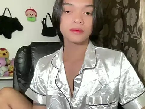Snapshot of Justine0419 chatting on 06.19.26 Justine0419 online show from 06.19.26