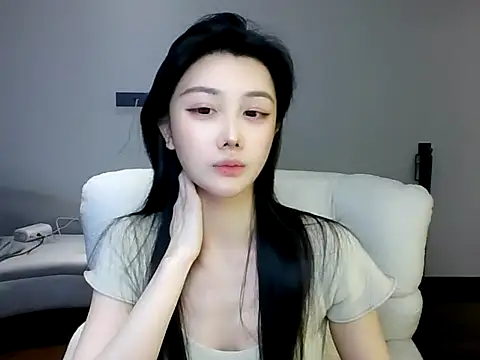 Snapshot of SylvieMaya chatting on 06.10.26 SylvieMaya online show from 06.10.26