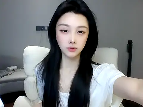 Snapshot of SylvieMaya chatting on 06.12.26 SylvieMaya online show from 06.12.26
