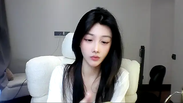 Snapshot of SylvieMaya chatting on 06.26.26 SylvieMaya online show from 06.26.26