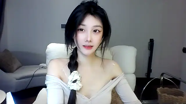 Snapshot of SylvieMaya chatting on 07.17.26 SylvieMaya online show from 07.17.26