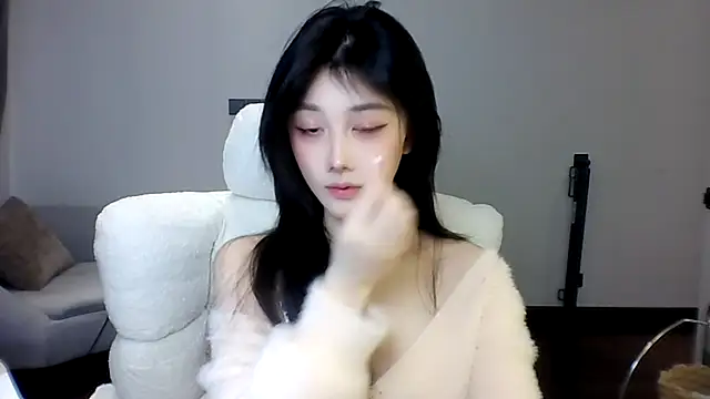 Snapshot of SylvieMaya chatting on 07.23.26 SylvieMaya online show from 07.23.26