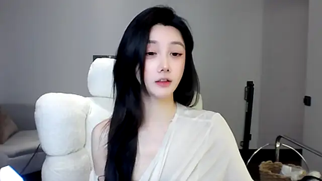 Snapshot of SylvieMaya chatting on 08.02.26 SylvieMaya online show from 08.02.26