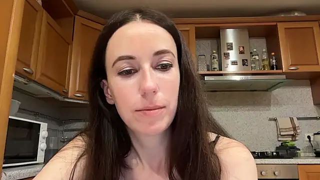 Snapshot of Flamingo_Queen chatting on 06.11.26 Flamingo Queen online show from 06.11.26