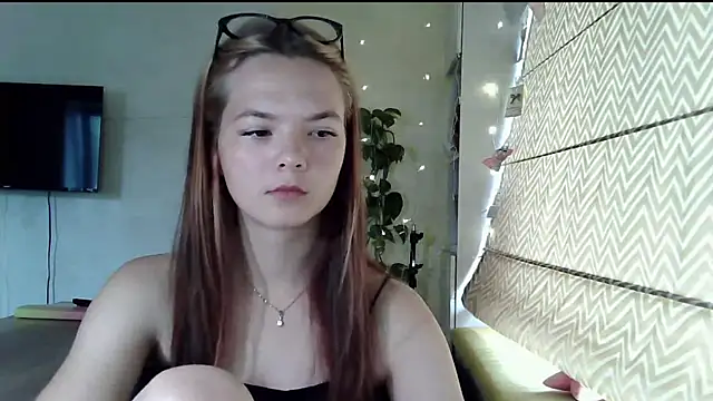 Snapshot of AvrilGillig chatting on 07.13.26 AvrilGillig online show from 07.13.26