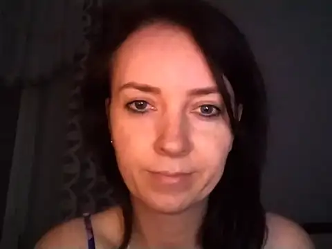 Snapshot of JenniferAlone chatting on 06.11.26 JenniferAlone online show from 06.11.26