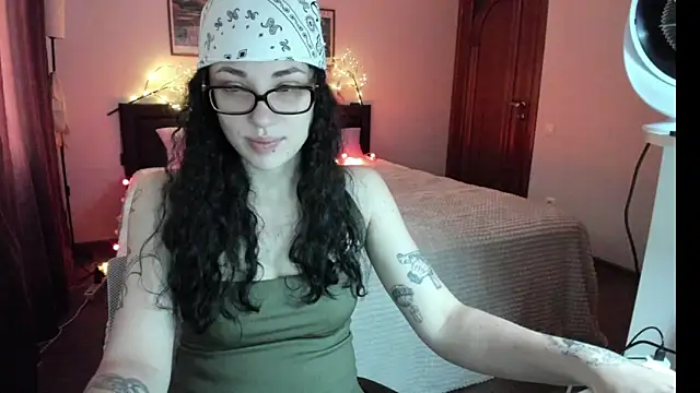 Snapshot of elisskriter chatting on 07.13.26 elisskriter online show from 07.13.26