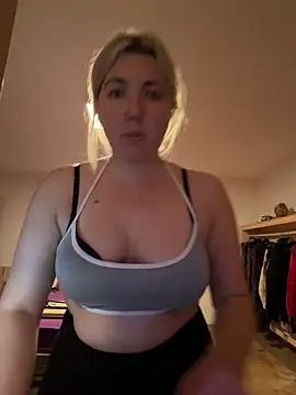Snapshot of LauraStarr chatting on 06.22.26 LauraStarr online show from 06.22.26