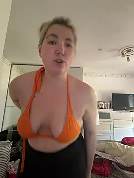 Snapshot of LauraStarr chatting on 06.24.26 LauraStarr online show from 06.24.26