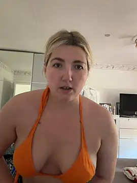 Snapshot of LauraStarr chatting on 06.25.26 LauraStarr online show from 06.25.26