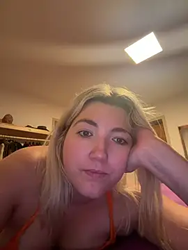 Snapshot of LauraStarr chatting on 07.20.26 LauraStarr online show from 07.20.26