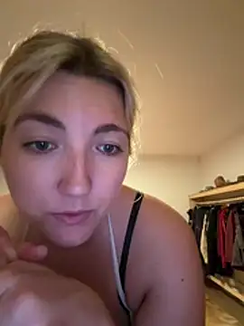 Snapshot of LauraStarr chatting on 07.22.26 LauraStarr online show from 07.22.26
